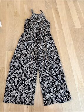Old Navy Black and White Tropical-Print Wide-Leg Jumpsuit